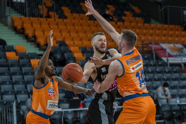 强攻和篮板 强攻和篮板