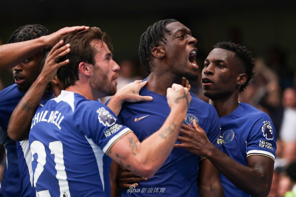 的表现始终 的表现始终