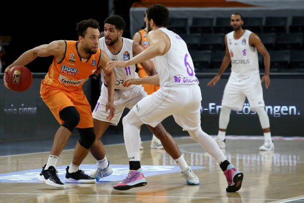 往往能在两 往往能在两