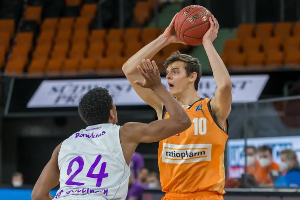 1打成平局 1打成平局